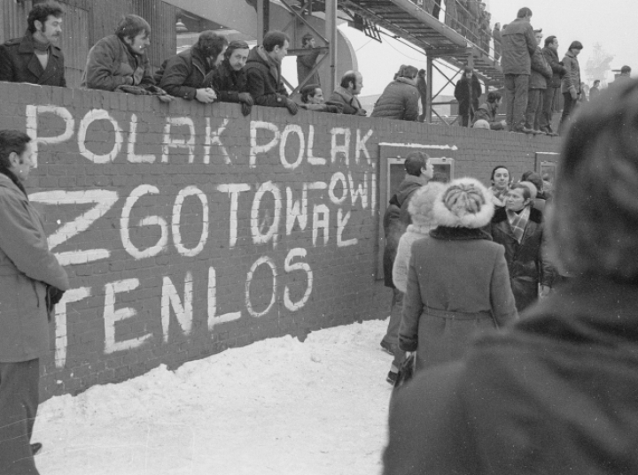 Historyk: stan wojenny mógł wymusić interwencję Rosjan