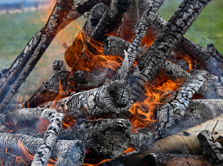 Ludzie potrafili rozpalać ogień już 400 tys. lat temu
