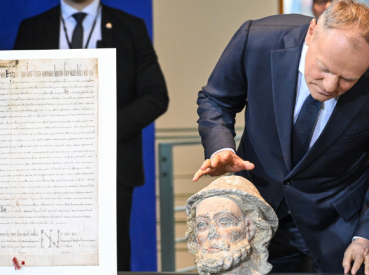 73 dokumenty z XIII–XV w. i rzeźbiona głowa św. Jakuba Starszego wracają z Niemiec do Polski