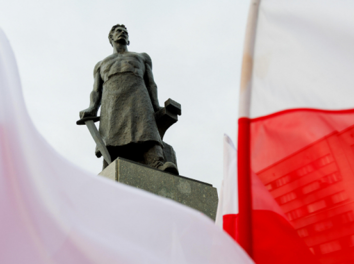 Pomnik Powstańca Śląskiego po renowacji wrócił na Plac Powstańców Śląskich w Chorzowie