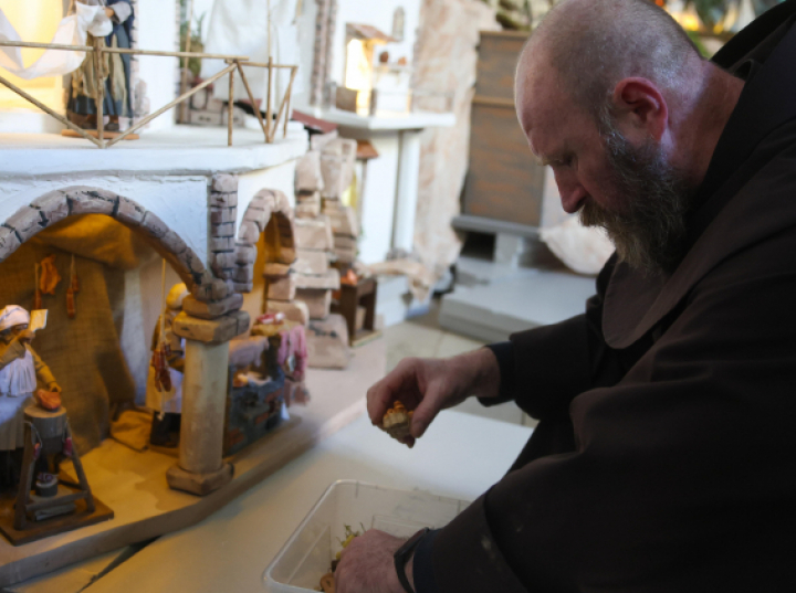 Bożonarodzeniowa szopka powstaje już w sanktuarium w Kalwarii Zebrzydowskiej