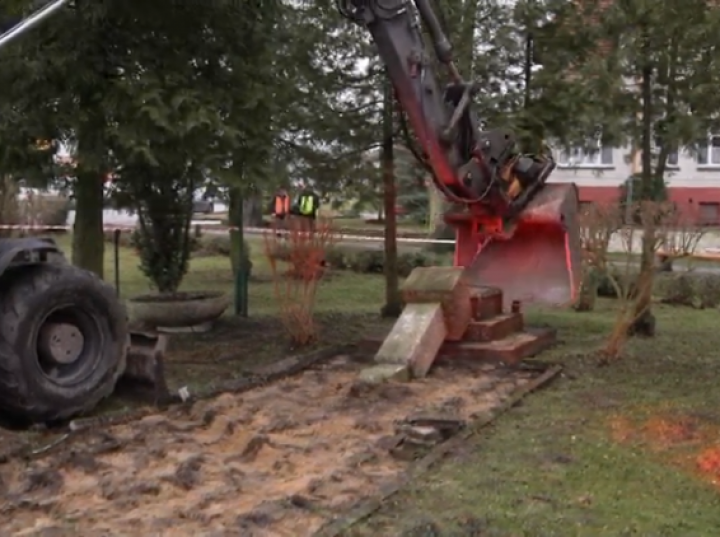 Runął kolejny pomnik upamiętniający Armię Czerwoną