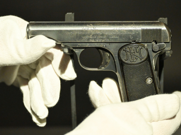 Zobacz pistolet mjr. Sucharskiego