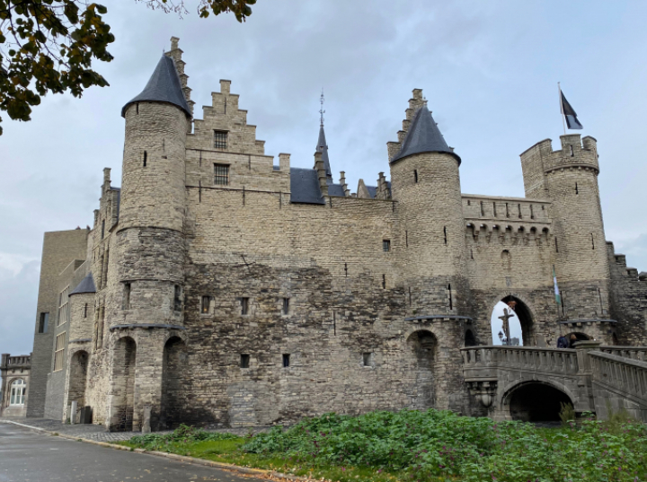 Po 400 latach Antwerpia upamiętniła Clarę Goessen skazaną za czary i spaloną na stosie