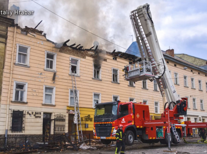 Po ataku rosyjskich dronów na Lwów: zniszczenie zbiorów archiwum byłoby niepowetowaną stratą (wideo)