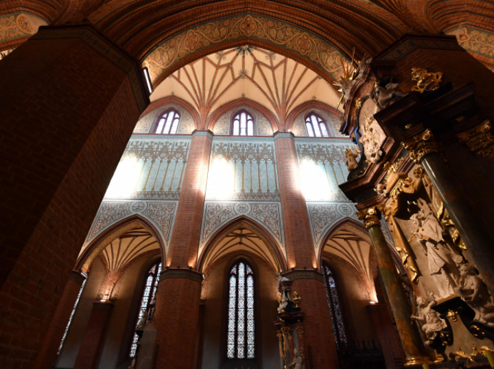 Dach zabytkowej katedry w Pelplinie wymaga remontu; diecezja szuka środków