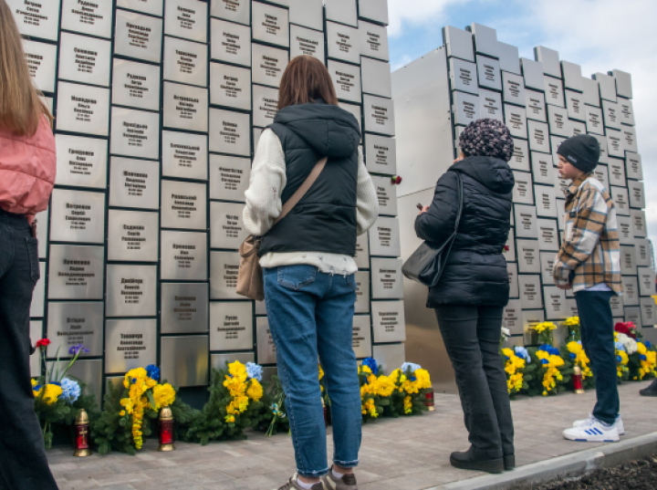 Szefowie MSZ państw UE złożyli wizytę w Buczy w czwartą rocznicę rosyjskiej zbrodni