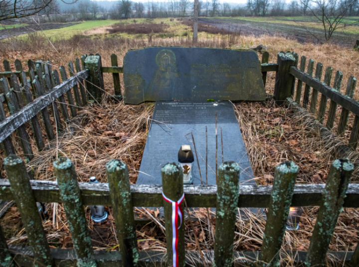Ukraina/ W Ugłach w obwodzie rówieńskim ruszają poszukiwania w miejscu pochówków Polaków
