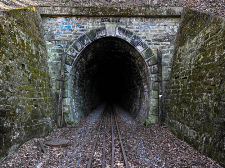 Zabytkowy tunel w Szklarach objęty obszarem Natura 2000