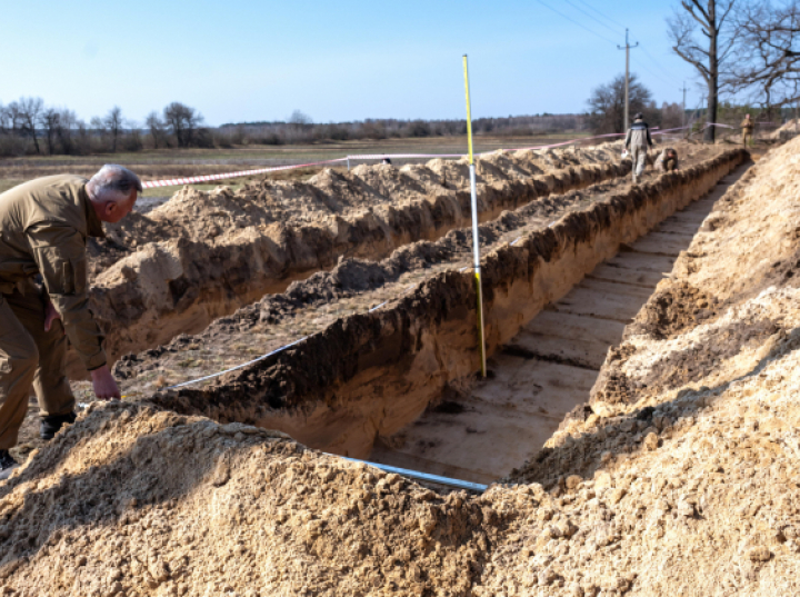 Prof. Ossowski: poszukiwania szczątków polskich ofiar UPA w Ugłach będą kontynuowane