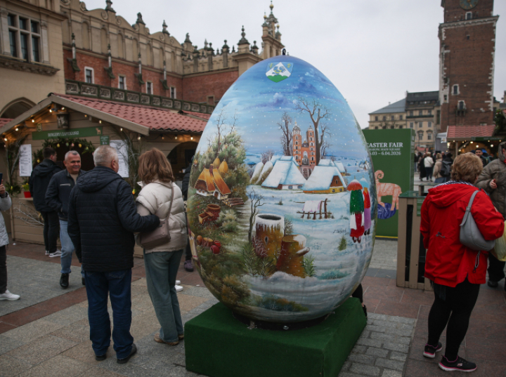 Jarmark wielkanocny na krakowskim Rynku Głównym oficjalnie otwarty (zdjęcia)