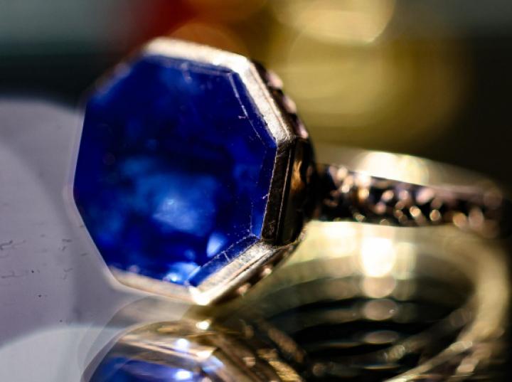 Wawel pokazuje biżuterię odkrytą w grobach prymasów