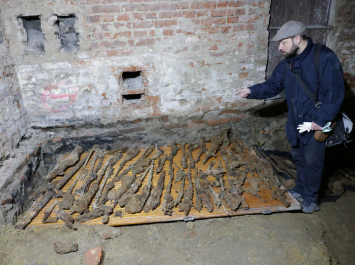 W kamienicy w Krośnie znaleziono kolejne granaty; powiększa się historyczny arsenał