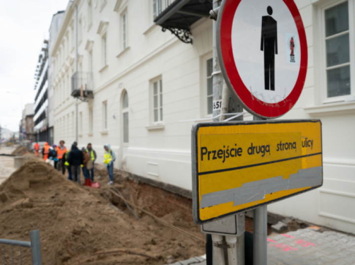 Prawdopodobnie przykościelny cmentarz odkryli robotnicy przy przebudowie warszawskiej ulicy Okrzei