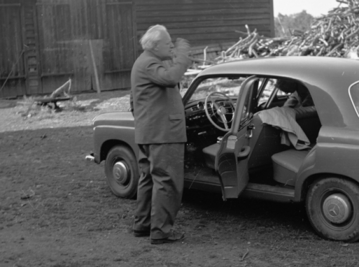 Historia jednej fotografii z Bazy Zdjęć PAP: Wańkowicz na Mazurach – 90 lat temu ukazała się książka „Na tropach Smętka”