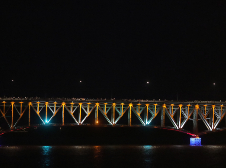 Pod zabytkowym mostem przez Wisłę w Płocku powstanie kładka rowerowa