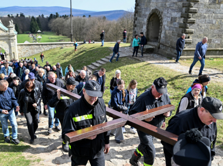 Pątnicy przeszli drogę krzyżową na Łysą Górę