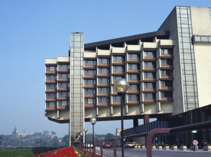 Pamiątki z dawnego Hotelu Forum na wystawie w Muzeum Podgórza