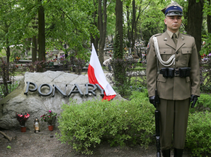 W Warszawie na Powązkach Wojskowych upamiętniono ofiary Zbrodni Ponarskiej