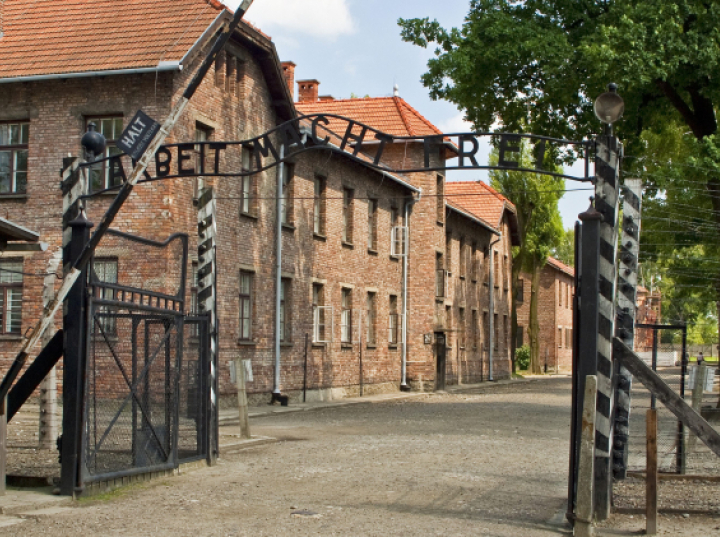Muzeum Auschwitz wyremontuje dach historycznego baraku poobozowego