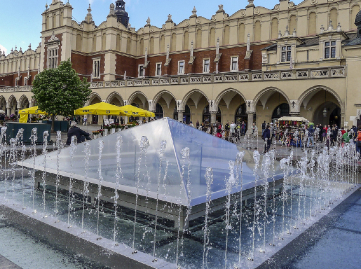 28 zgłoszeń w konkursie na projekt nowej fontanny na Rynku Głównym w Krakowie