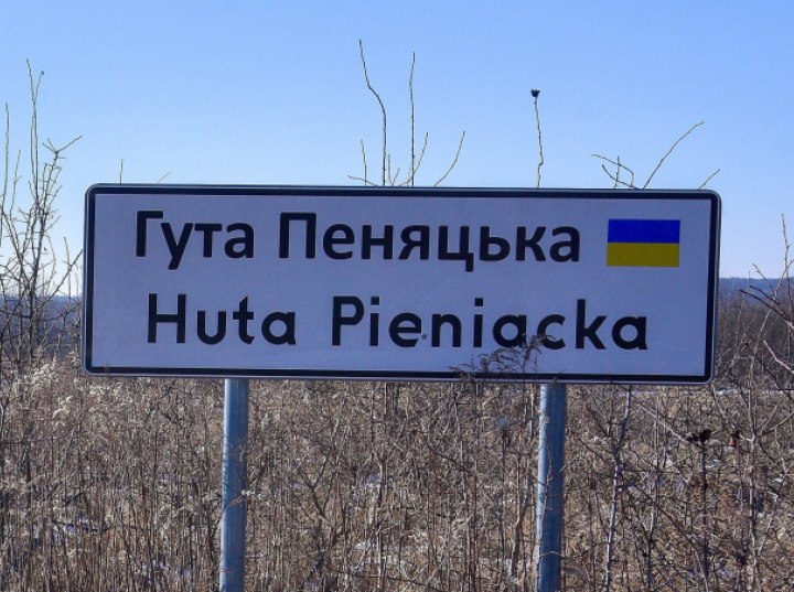 Polskie i ukraińskie ekipy przybyły na poszukiwania miejsc pochówków Polaków w Hucie Pieniackiej