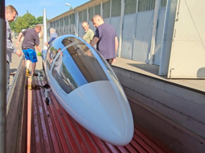 Szybowiec SZD-41 Jantar Standard trafił do zbiorów Muzeum Lotnictwa Polskiego