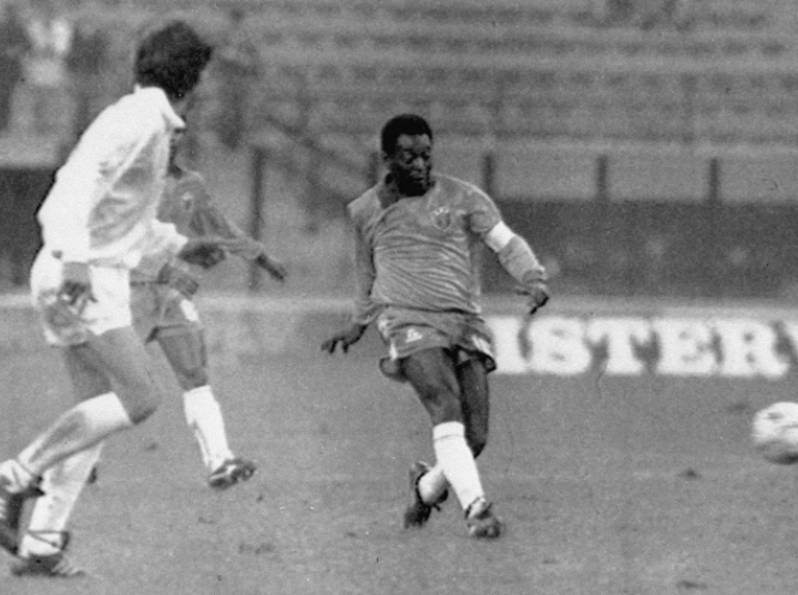 Koszulka Pelego z finału mundialu w 1958 roku sprzedana za 4,9 mln dolarów