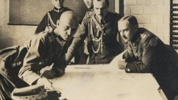 Sztab 5. Armii Wojska Polskiego. Pierwszy od lewej gen. Władysław Sikorski. 13 sierpnia 1920 r. Fot. CAW