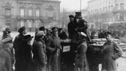 Rozbrajanie Niemców w Warszawie – 10 listopada 1918 r. Fot. CAW
