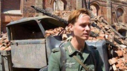 Niemiecki aktor Tom Schilling jako Wilhelm Winter, jeden z bohaterów filmu. Fot. PAP/EPA 