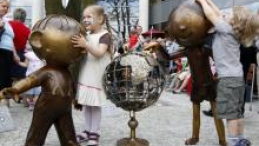 Pomnik Bolka i Lolka w Bielsku-Białej. Fot. PAP/A.Grygiel
