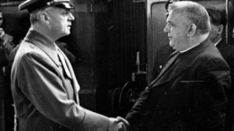 Minister III Rzeszy Joachim von Ribbentrop wita prezydenta Słowacji Jozefa Tiso. Salzburg. 1940.07. Fot. NAC