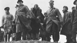 W. Churchill i W. Sikorski  wizytują polskie oddziały w Szkocji - maj 1940 r. Fot. PAP/ CAF.