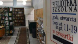 Biblioteka szkolna. Fot. PAP/J. Bednarczyk
