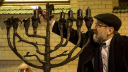 Naczelny Rabin Polski Michael Schudrich podczas otwarcia wyremontowanej Małej Synagogi. Fot. PAP/M. Kulczyński