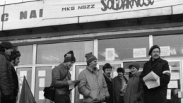 Siedziba Międzyzakładowego Komitetu Strajkowego NSZZ Solidarność. Bielsko-Biała, 29.01.1981 r. Fot. PAP/CAF/K. Seko