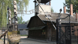 Muzeum Auschwitz - brama. Fot. PAP/P. Supernak