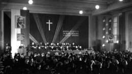 Obrady I Krajowego Zjazdu Delegatów Komisji Księży przy ZBoWiD. Luty 1952 r., Warszawa. Fot. PAP/CAF/Wdowiński