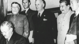 Joachim von Ribbentrop i Wiaczesław Mołotow. Fot. NAC