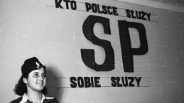 Uczestniczka ogólnokrajowego kursu świetlicowego dla dziewcząt. Warszawa, 1948 r. Fot. PAP/CAF