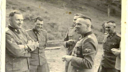 Od lewej: Richard Baer, dr Josef Mengele, Rudolf Hoess. Fot. Państwowe Muzeum Auschwitz-Birkeanu