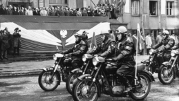 Sztafeta Tysiąclecia wyrusza z Chełma. 1966 r. Fot. PAP/CAF/H. Grzęda