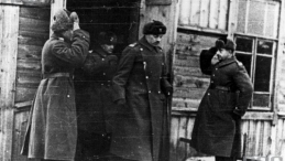 Gen. Władysław Anders dokonuje inspekcji oddziałów Armii Polskiej w ZSRS. 1941-1942. Fot. NAC