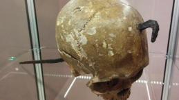 Eksponat na wystawie "Wampiry w średniowiecznej Polsce". Fot. S. Zdziebłowski