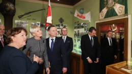 Para prezydencka zwiedza Muzeum Polskie w Rapperswilu. 13.11.2016. Fot. PAP/P. Supernak