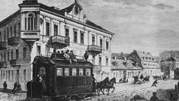 Kolej konna w Warszawie w przejeździe ul. Marszałkowską przy rogu ul. Świętokrzyskiej. Rysunek Wojciecha Gersona z 1867 r. Źródło: Wikimedia Commons