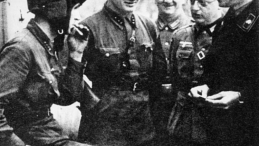 Niemieccy i sowieccy żołnierze na linii demarkacyjnej . Wrzesień 1939 r. Fot. PAP 