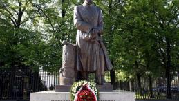 Pomnik Marszałka Piłsudskiego k. warszawskiego Belwederu. Fot. PAP/L. Szymański