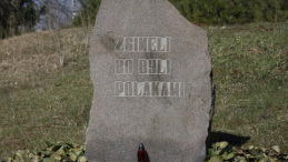 Wzgórze w Gibach upamiętniające ofiary Obławy Augustowskiej. 2014 r. Fot. PAP/A. Reszko 